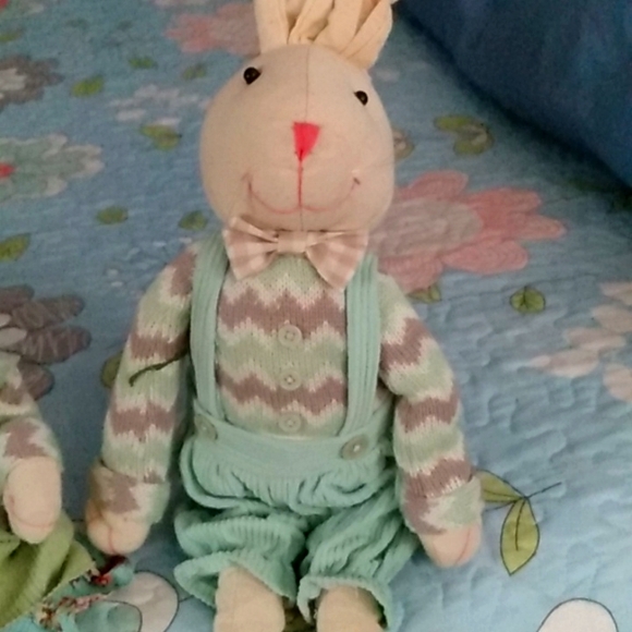 Easter Bunny Couple - Picture 4 of 9